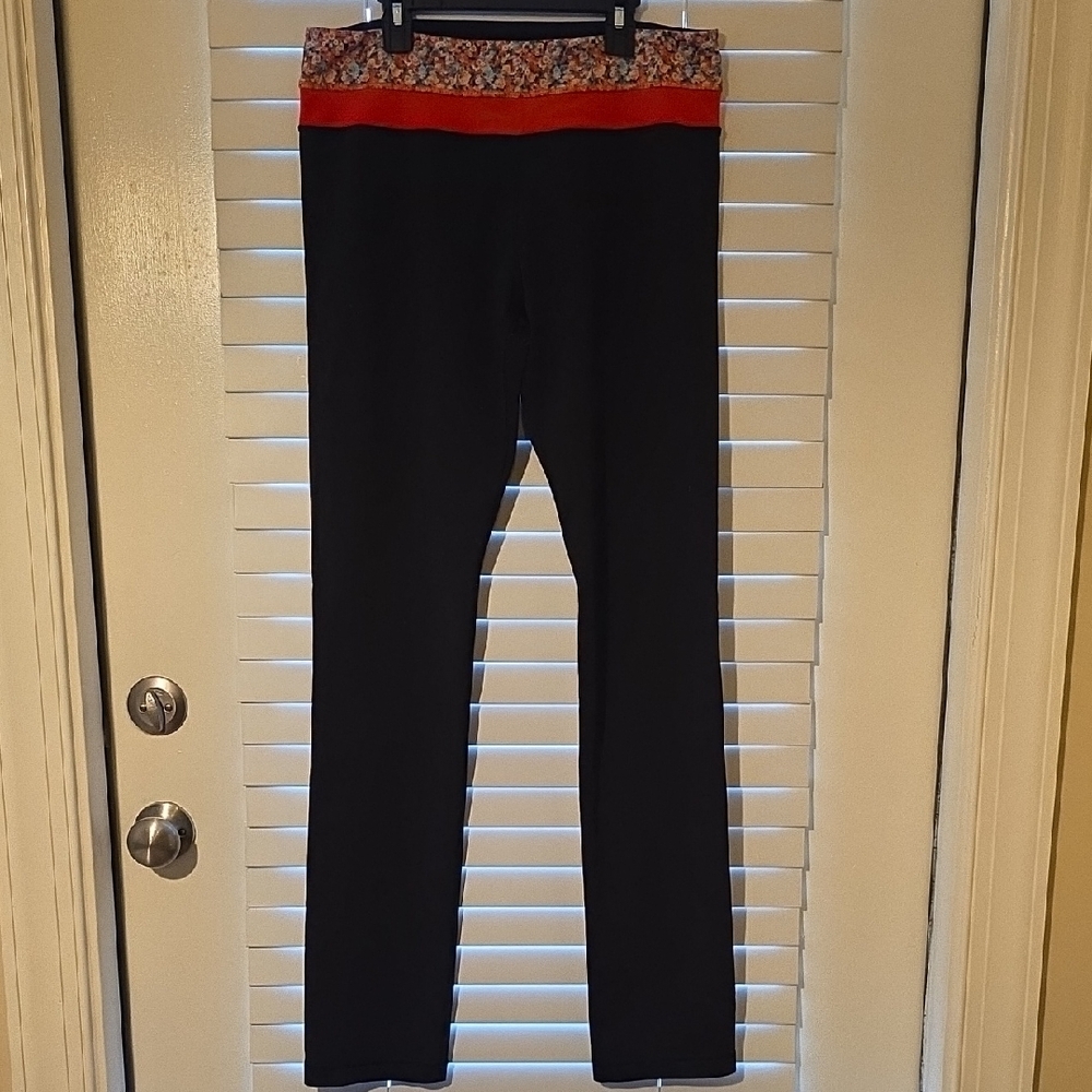 Lululemon Black Leggings Floral Waistband Gym Athleisure Work Out Women 10